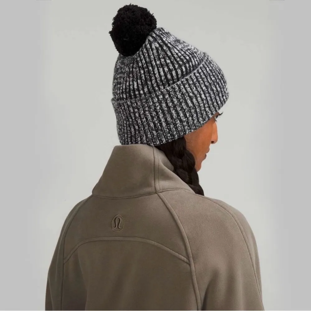 NWT LULULEMON WOMENS TEXTURED COTTON FLEECE & CASHMERE LINED KNIT BEANIE - Image 3