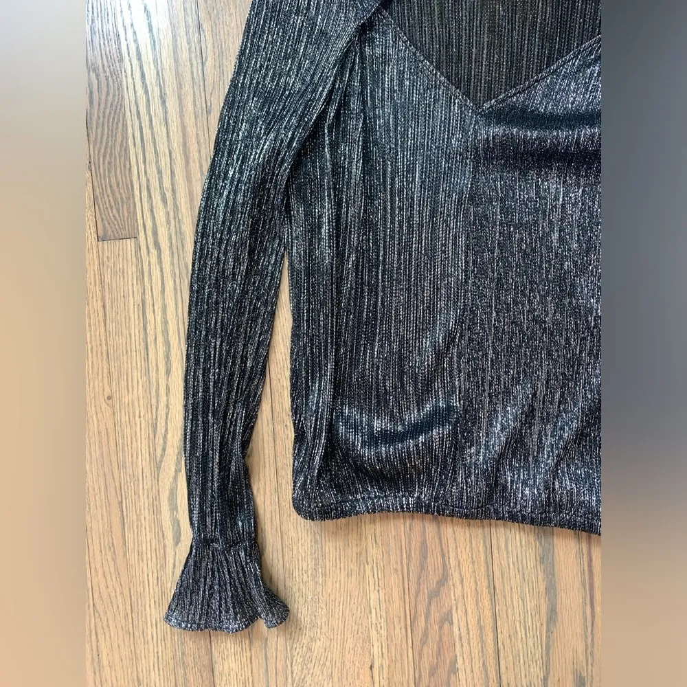 NWT Guess jet black multi long sleeve cosmo top XS - Image 3