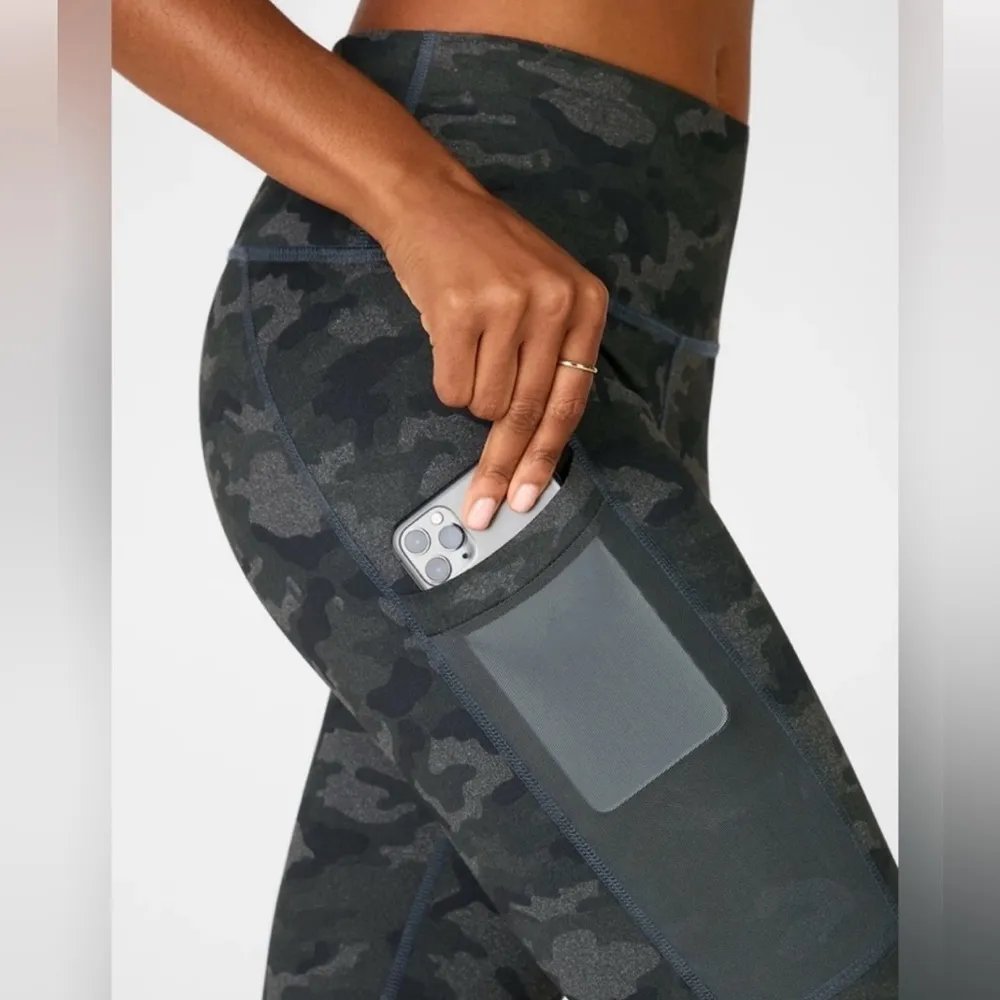 Women's Fabletics On-The-Go PowerHold® High-Waisted Legging xs Camo - Image 15