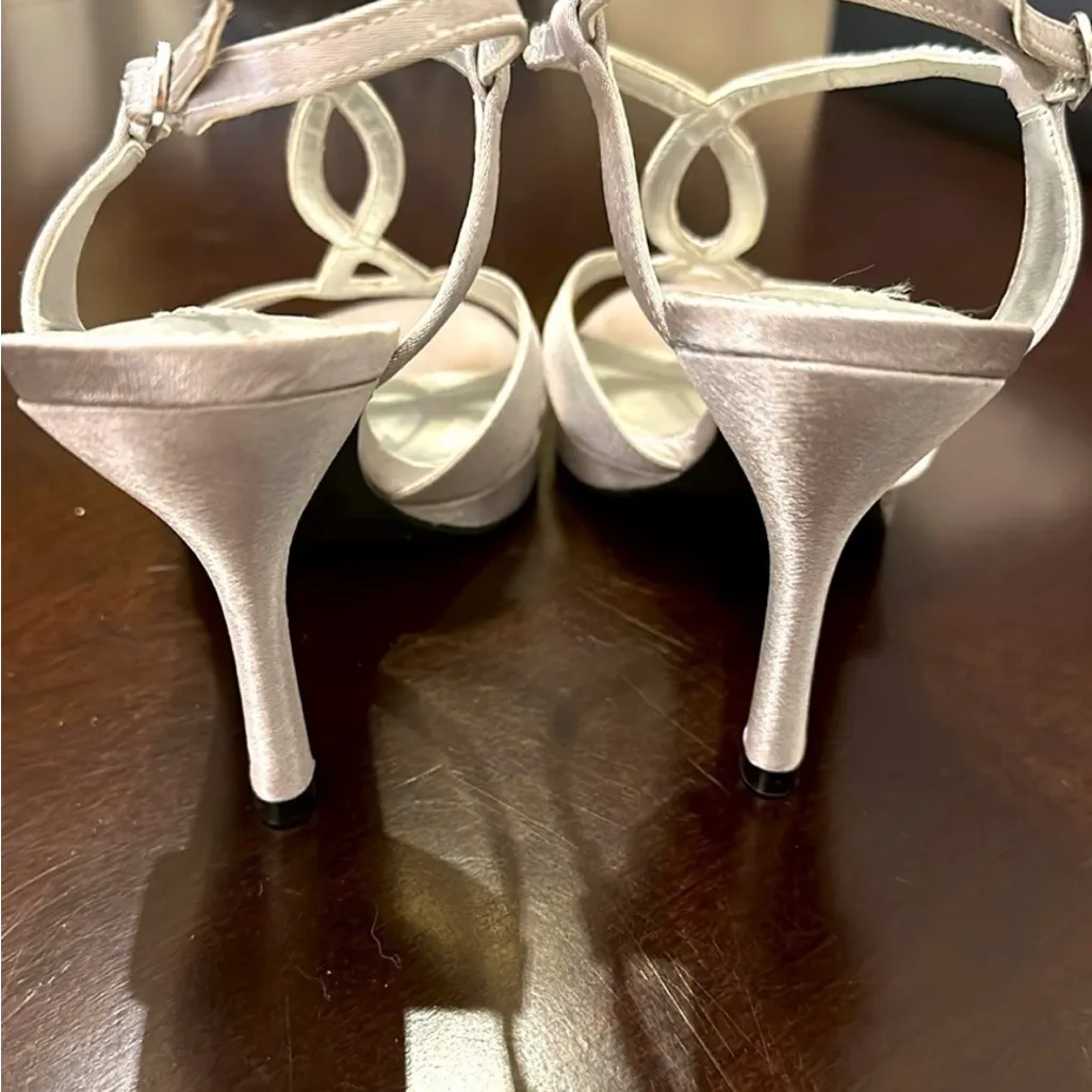 Nina Graysen Royal Silver Heels with Rhinestones Size 7.5 - Image 5