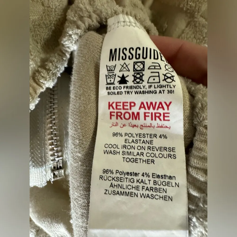 Missguided Tan/Beige Floral Patterned Cropped Zip Up Hoodie - Image 5