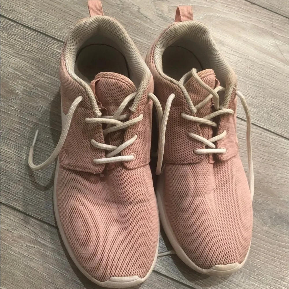 Nike Roshe One Women's Shoe - Image 3