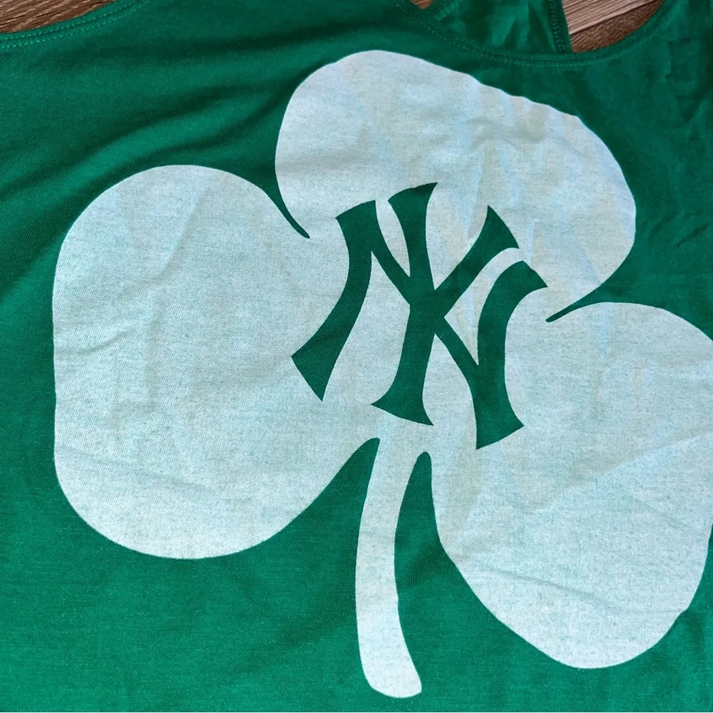 VS PINK New York Yankees Shake your shamrocks tank - Image 7