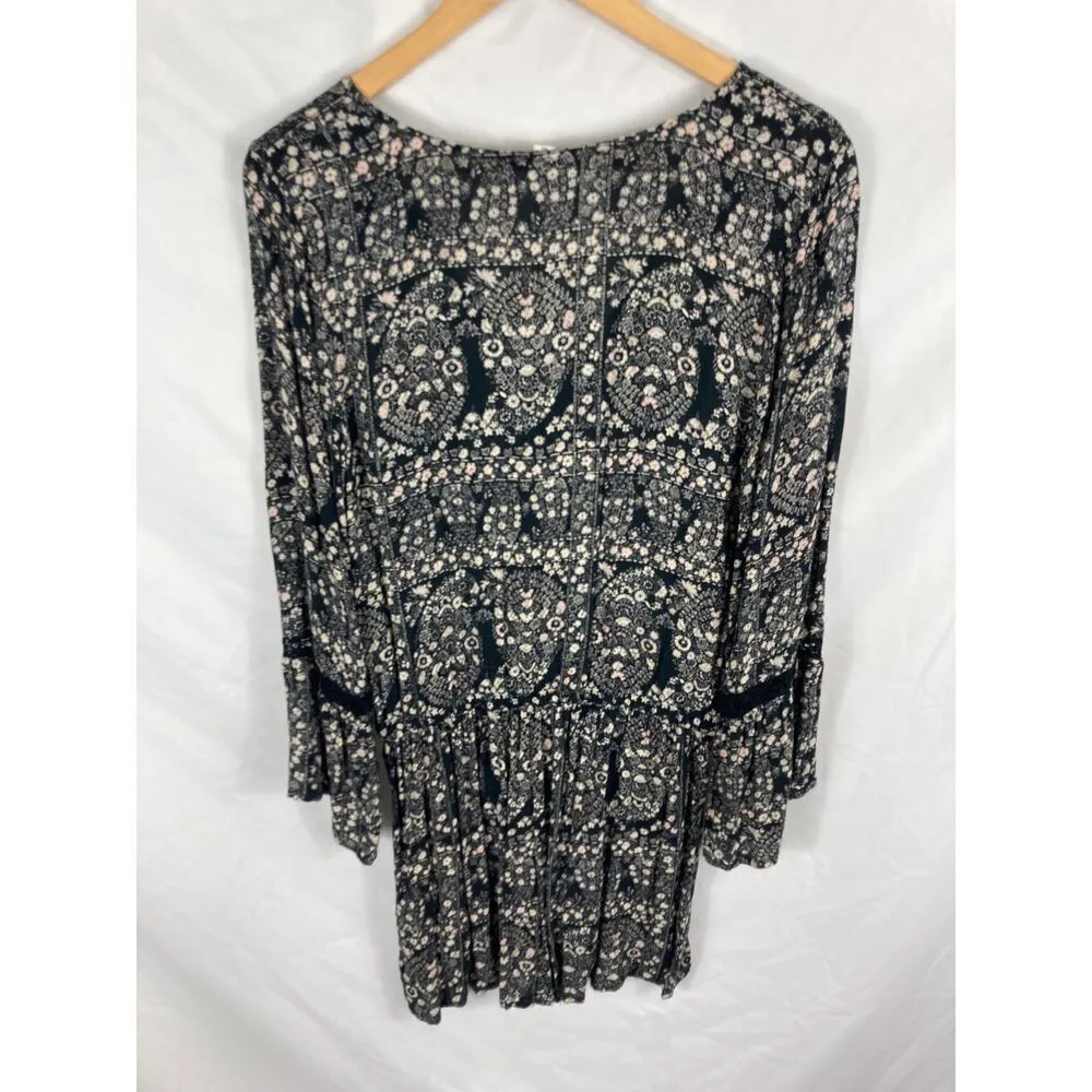 American Eagle Floral Bell Sleeve Romper Size Small - Image 5