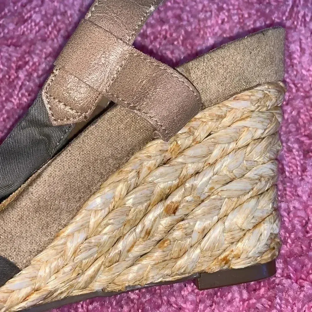 Aerosoles  Straw Bow Front Wedges Size 8 - Image 4