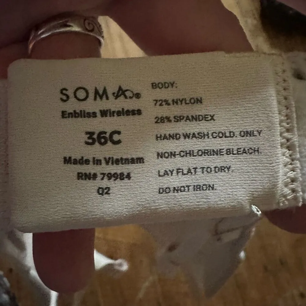 Soma nude Enbliss wireless 36C comfortable soft bra Tan Size undefined - Image 3