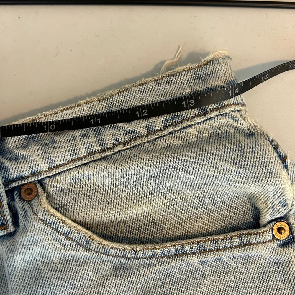 Vintage Levis 550 Denim Shorts Cut Offs High Rise Light Wash Orange Tab 29 - Image 5