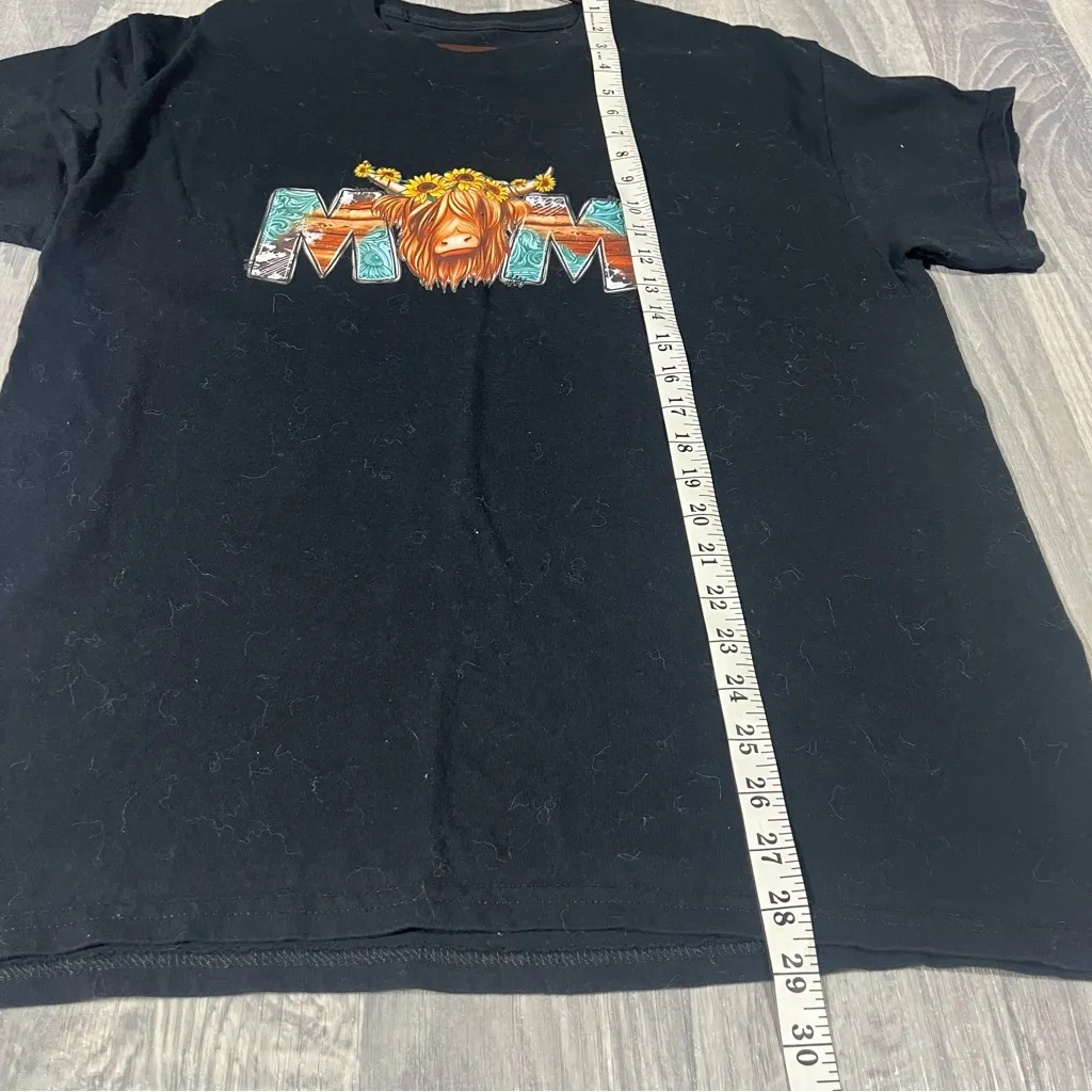 No Brand Black “mom” Highlander Cow T - Image 4