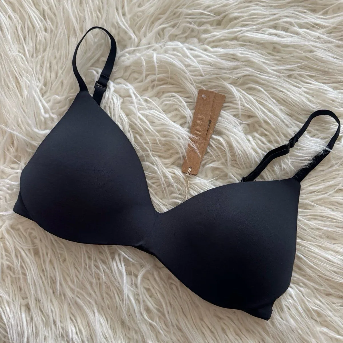 Skims Wireless Form Push up Bra Onyx Size 32C - Image 4