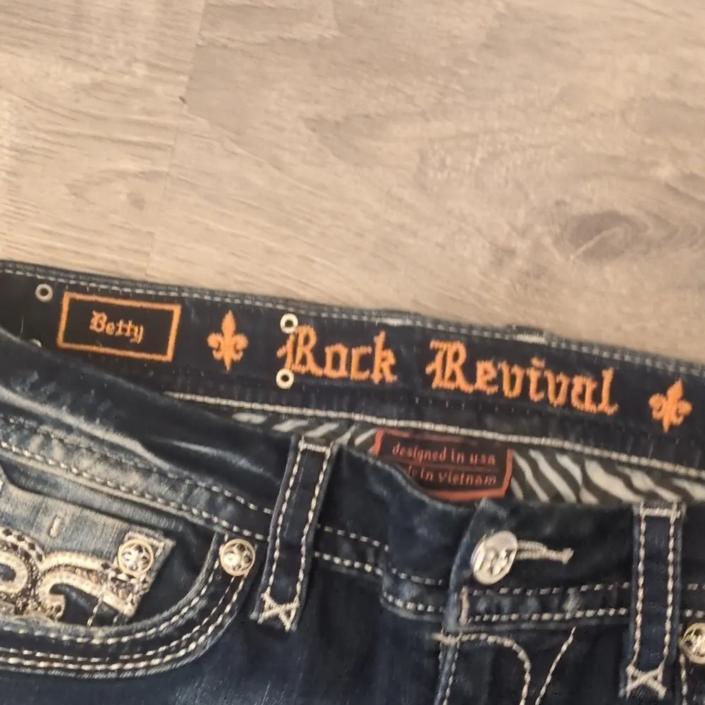 Rock revival Betty easy ankle skinny distressed jeans size 28 - Image 5