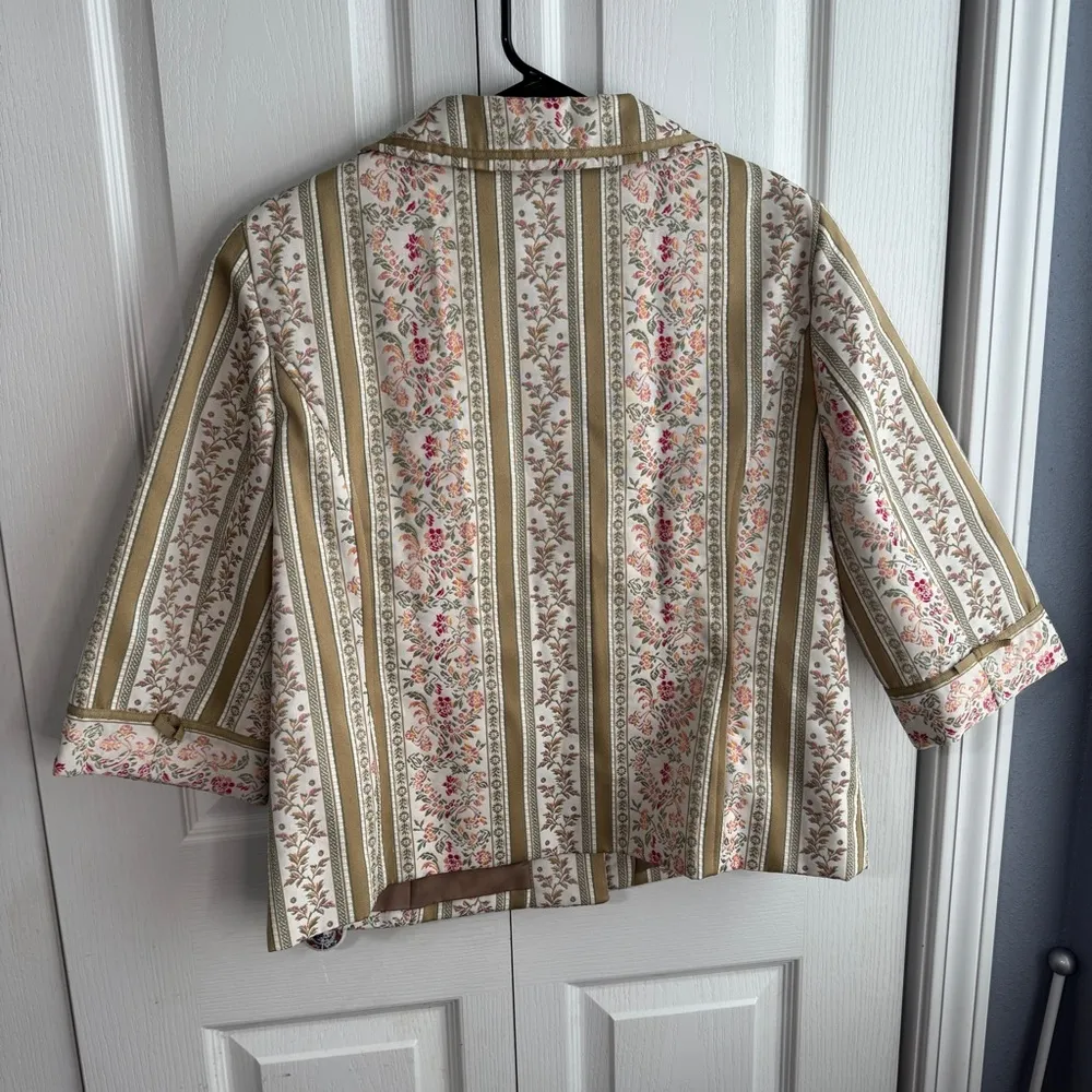 Marsh Landing floral embroidered button up blazer size large - Image 6