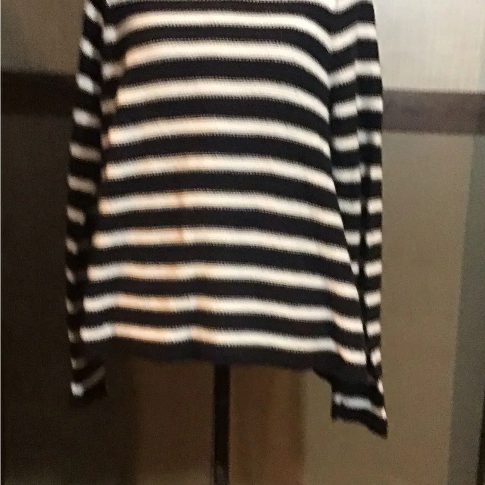 Old Navy White and Black Striped Sweater Large - Image 10