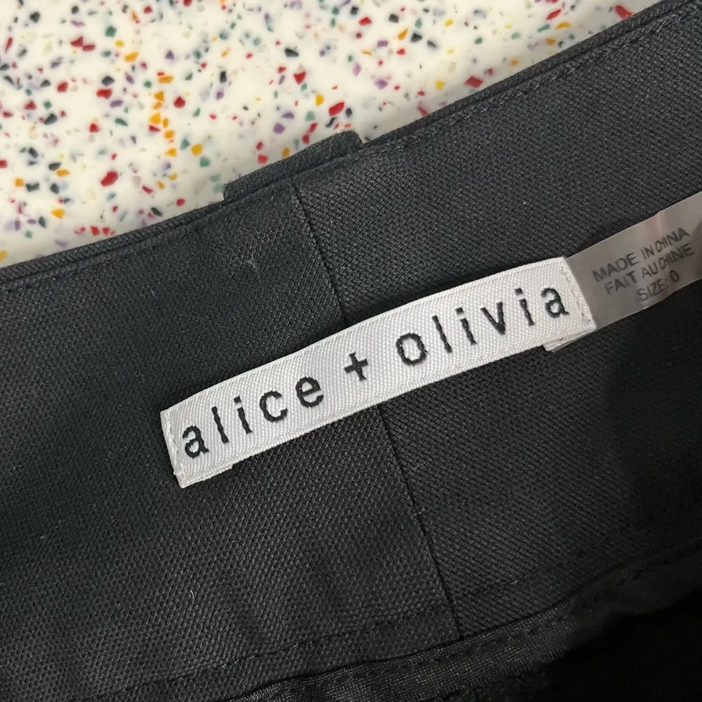 Alice + Olivia Cady Black Cuffed Shorts Low Rise Trouser Women’s Size 0 - Image 3