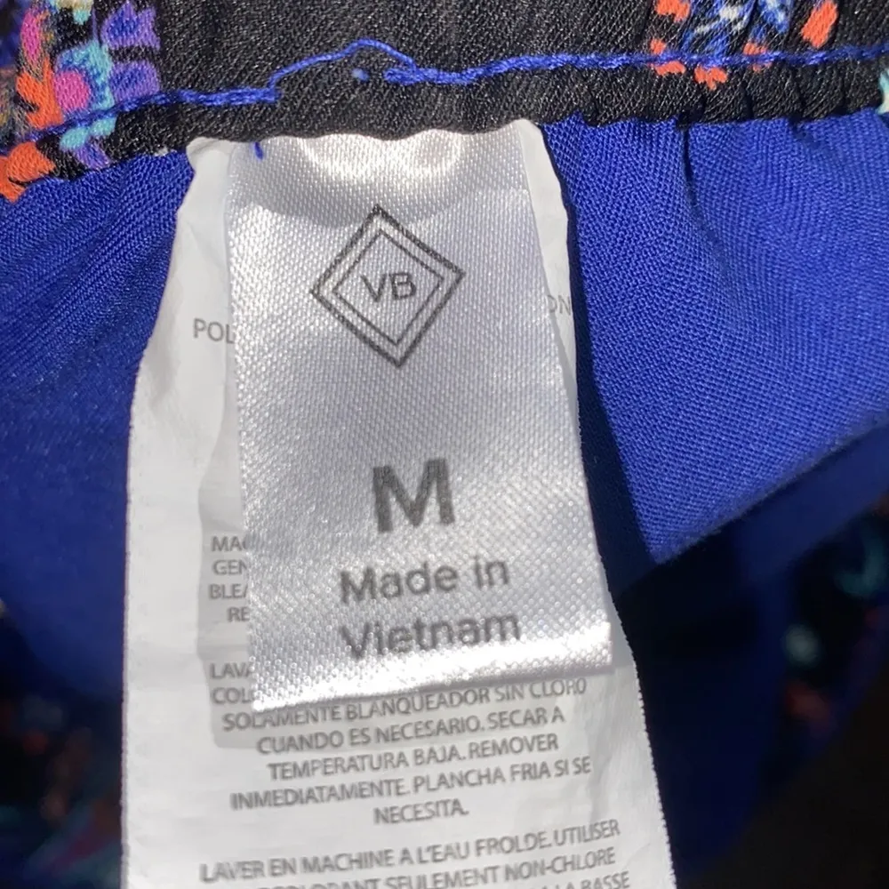 Vera Bradley size medium medical RN/LPN/ nurses scrubs - Image 3