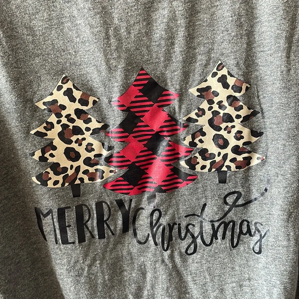 Bella Canvas Merry Christmas Shirt Size M - Image 2
