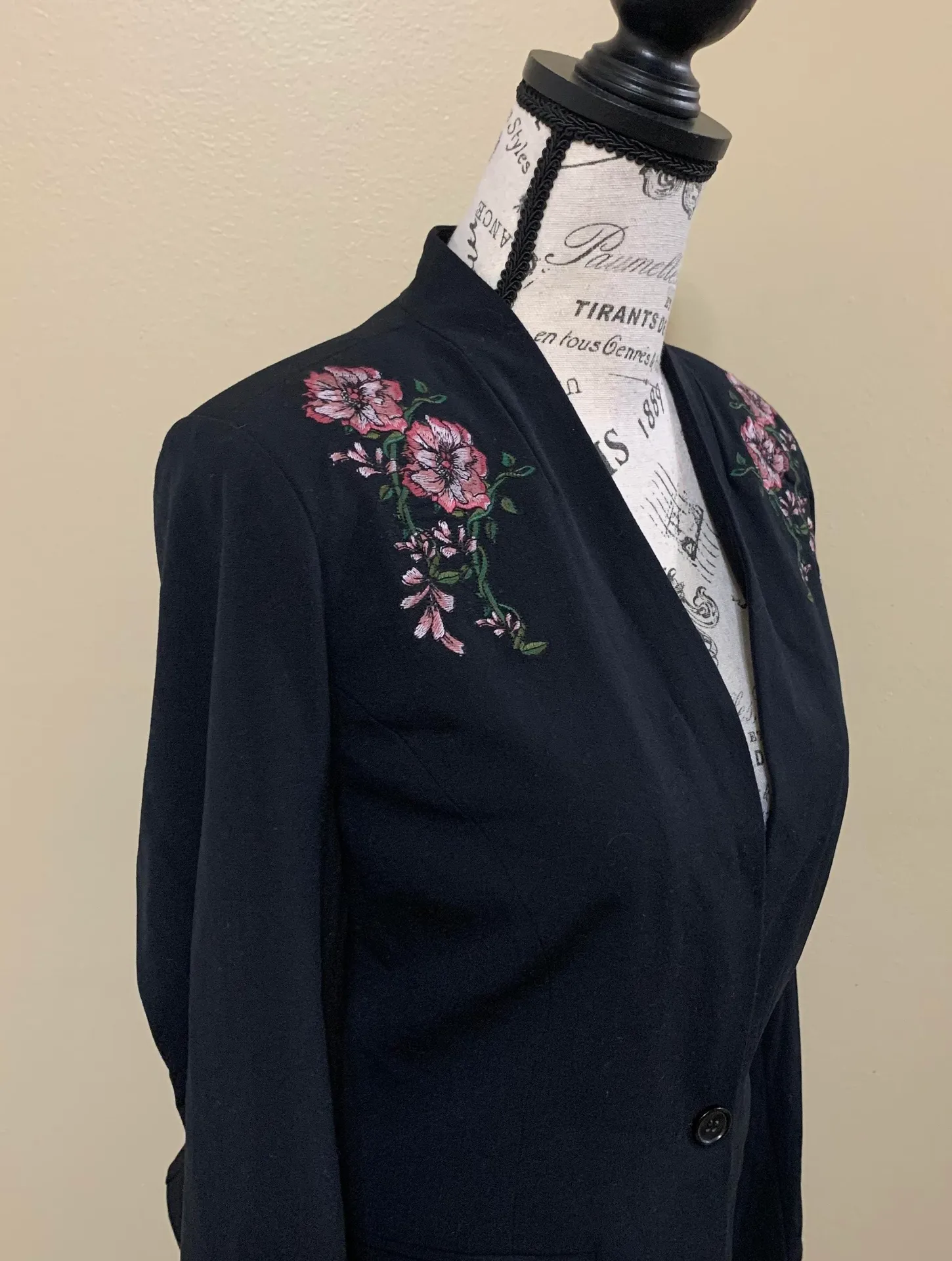 Black Floral Embroidered Blazer Jacket Medium - Image 8