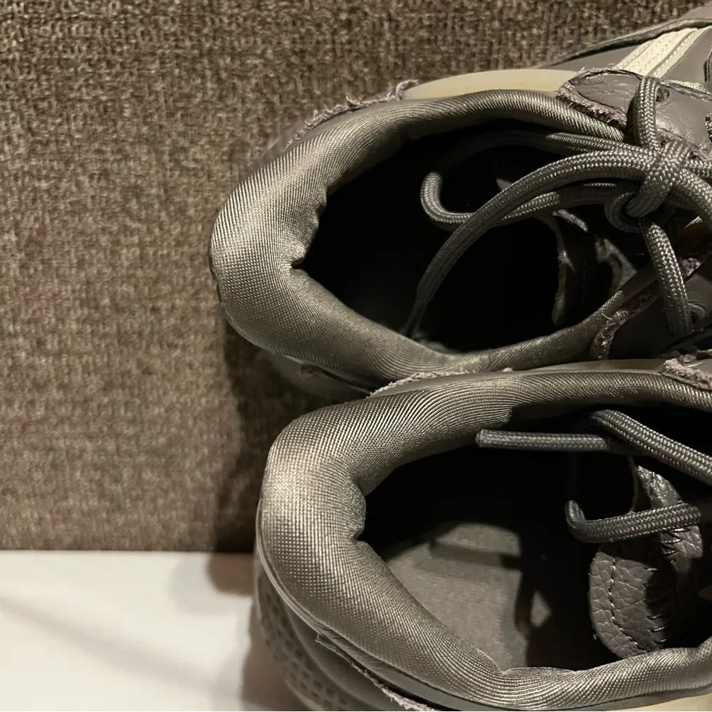 Adidas Ozweego Grey Ash Silver Sneakers Size 6 Women’s #EE5718 90’s Inspired Y2K - Image 6