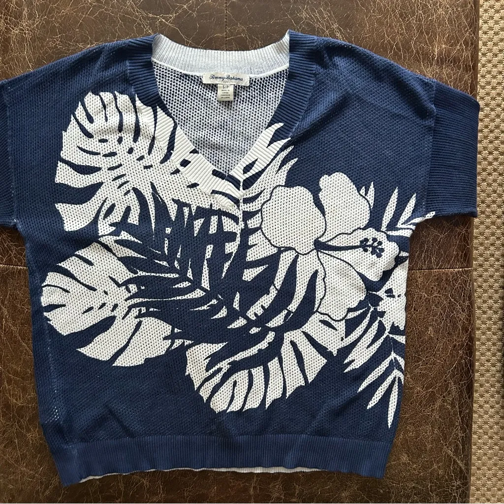 Tommy Bahama  Courtside V-Neck Mesh Lightweight Pullover Sweater Navy - Image 2