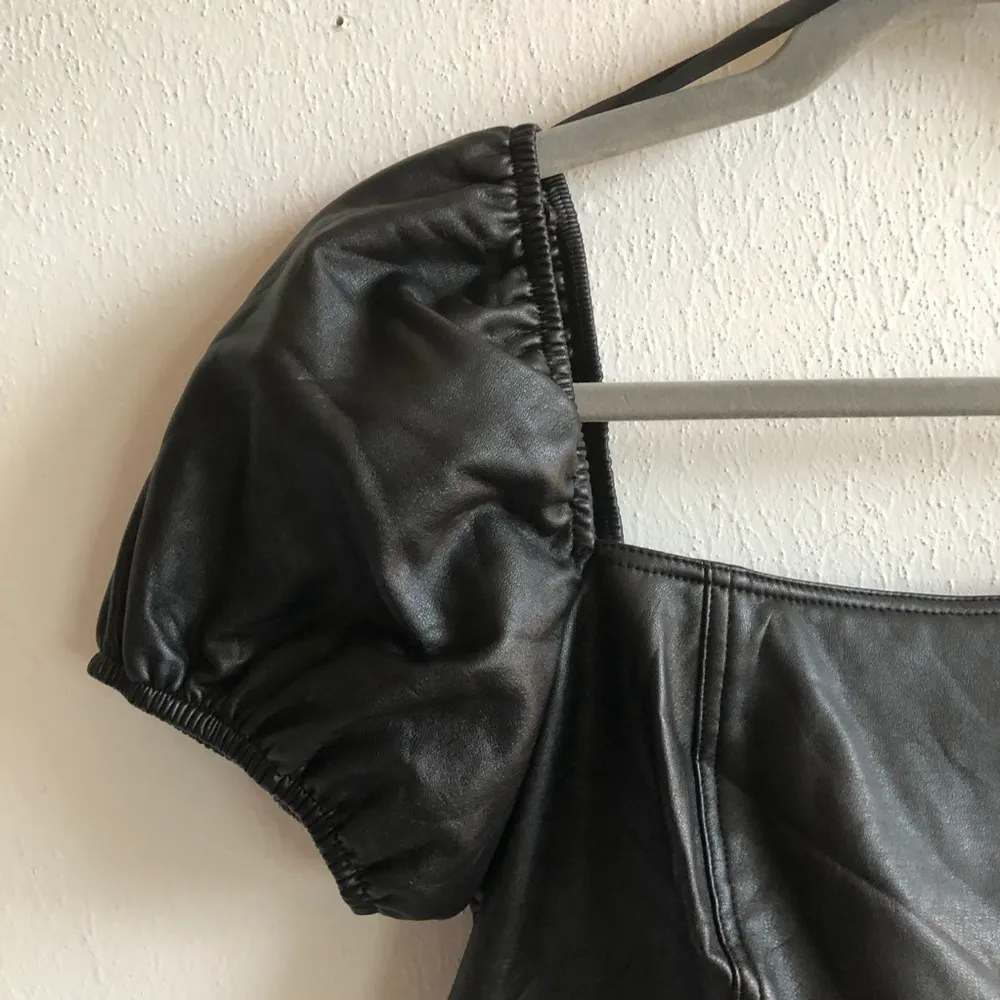 Avec Les Filles Crop Top Vegan Leather Puffed Sleeves Zipper Back Black Sz S NWT - Image 2