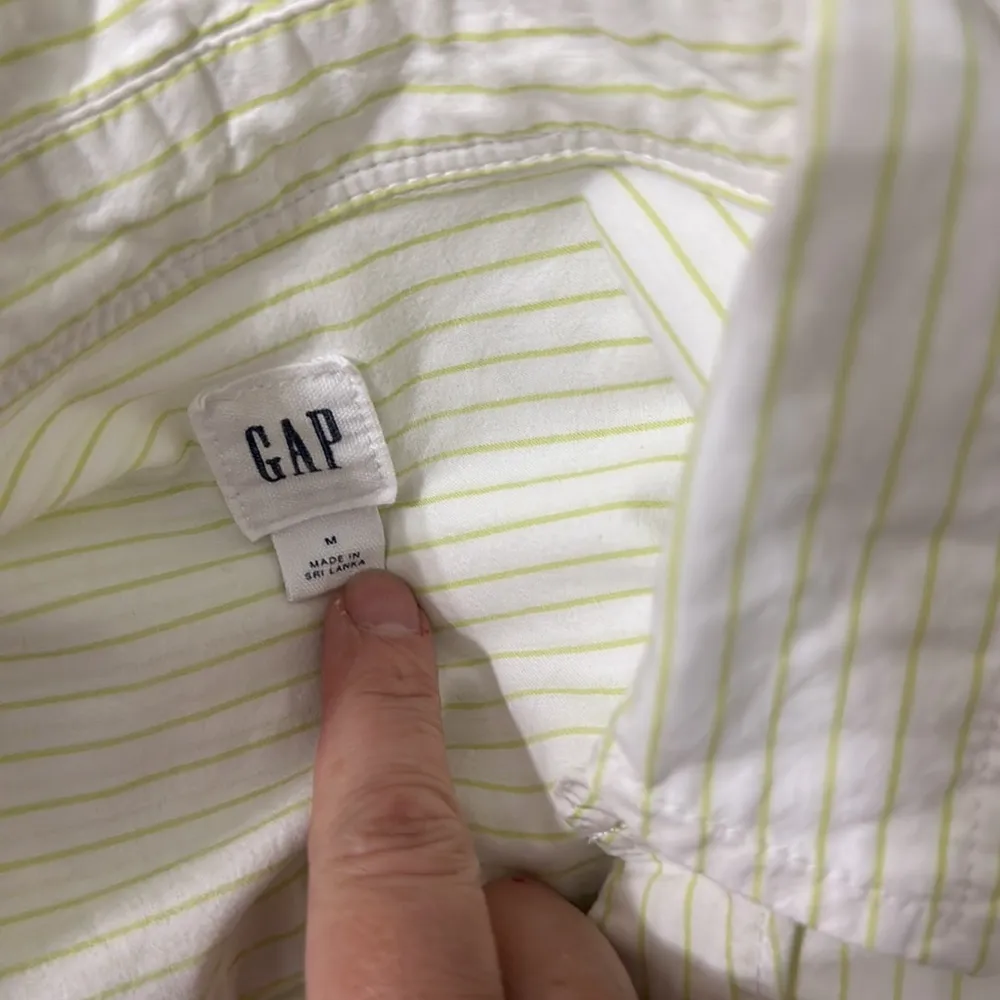 Gap -Button-Down Shirt EUC - Image 5