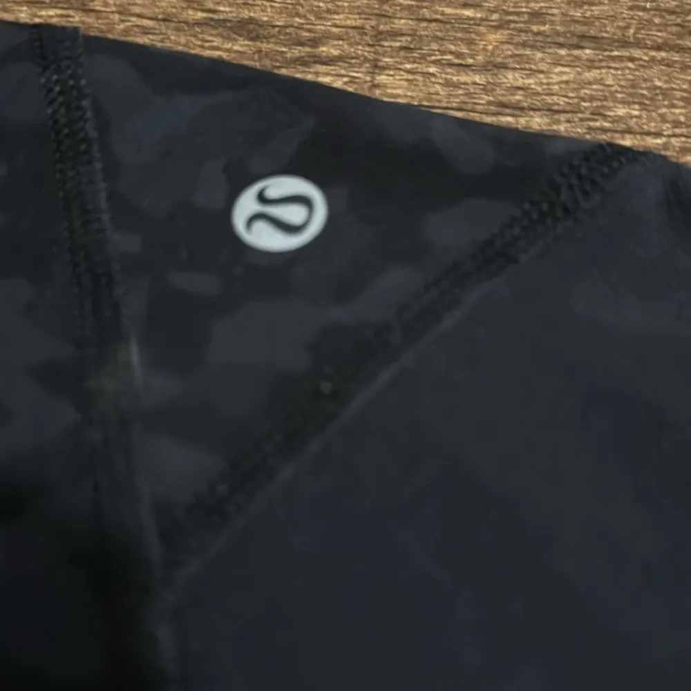 Lululemon cropped black cheetah side pocket leggings - Image 4