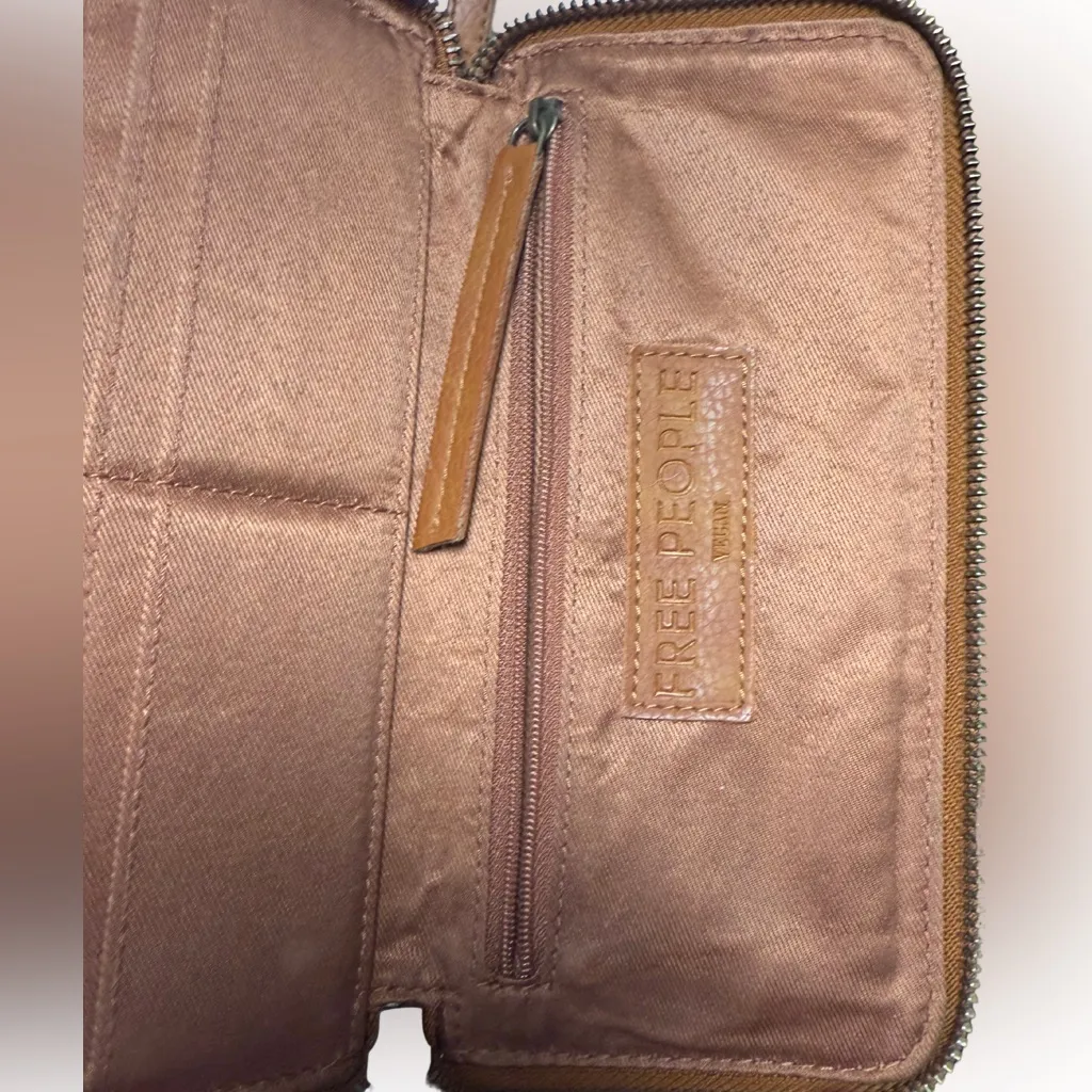 Free People Tan Wallet with Zipper - Image 3