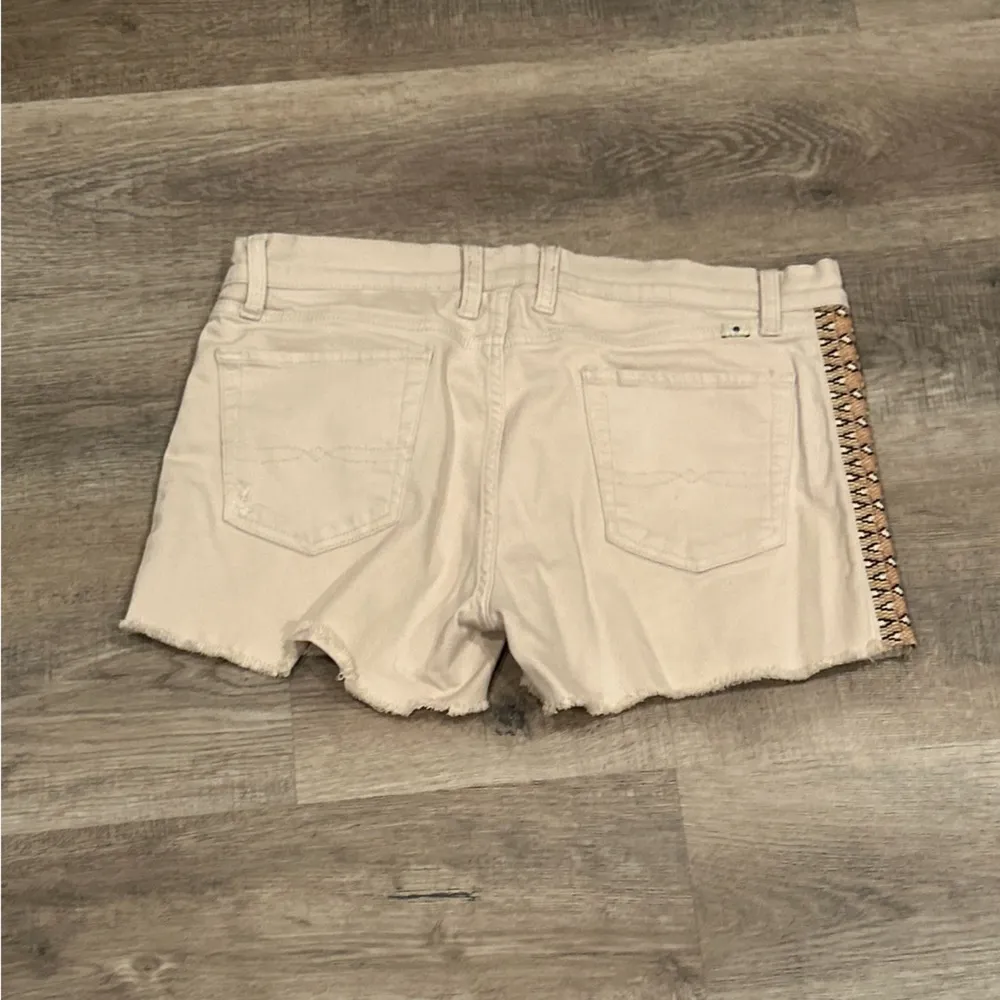 Juicy Couture Ladies Malibu Tan artsy Shorts size 10/30 - Image 2