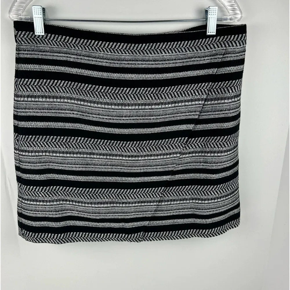 J.Crew Women's Black & White Striped Knit Pencil Skirt Size 8 - Image 7