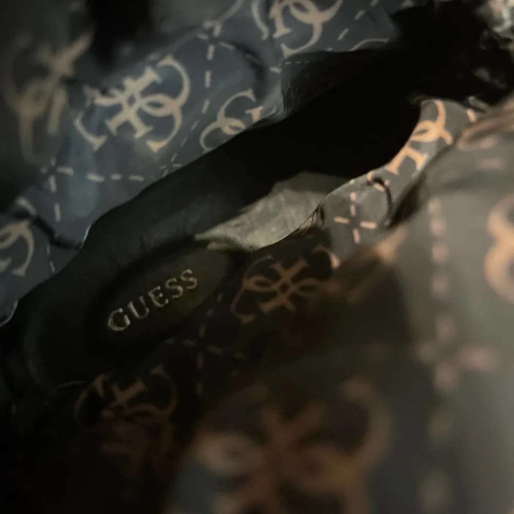 Guess Leeda 2 Womens Cold Visit > Weather Snow Winter & Snow size 10 - Image 5