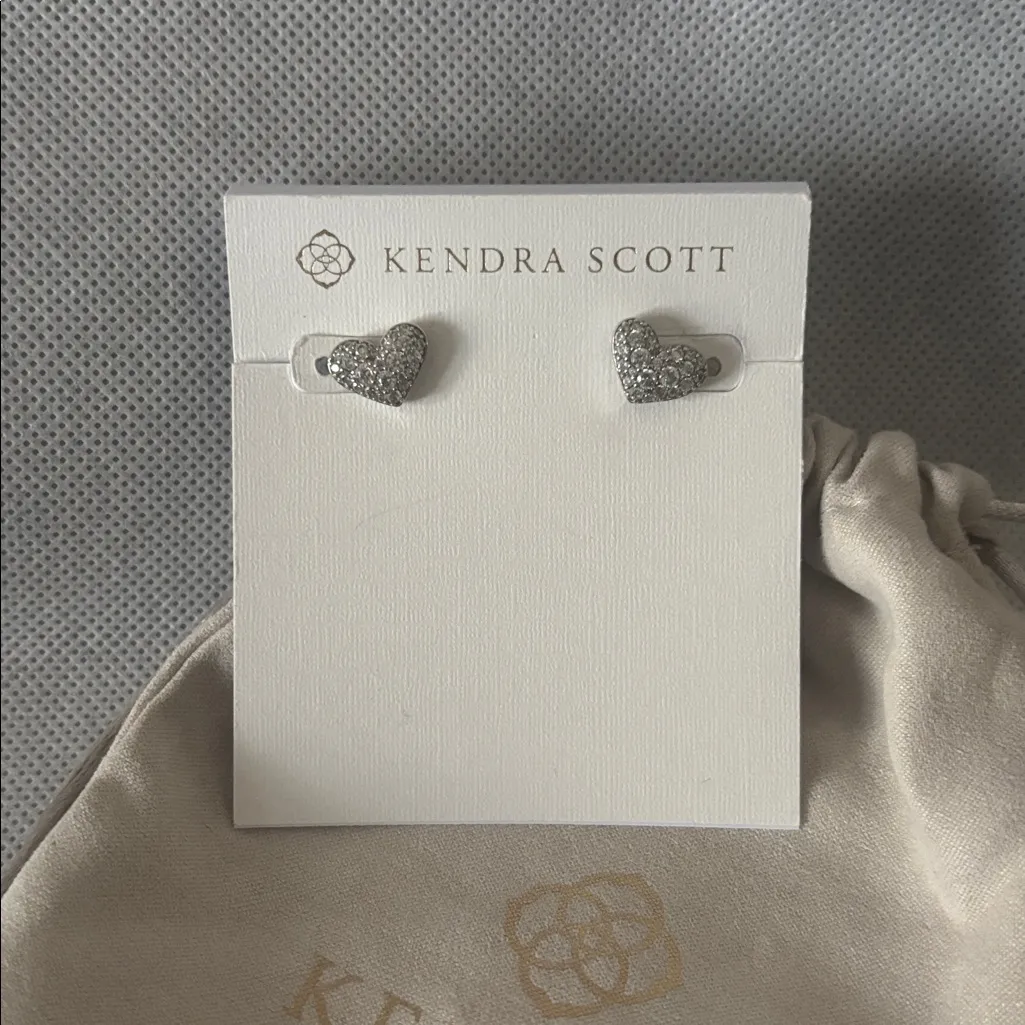 Kendra Scott Ari Pavé Crystal Heart Earrings in White Crystal and Silver Tone - Image 4