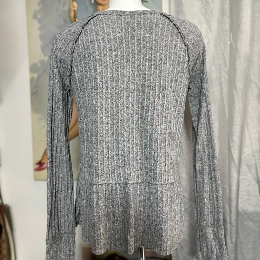 Mossimo woman’s long sleeve sweater size XS Gray - Image 8