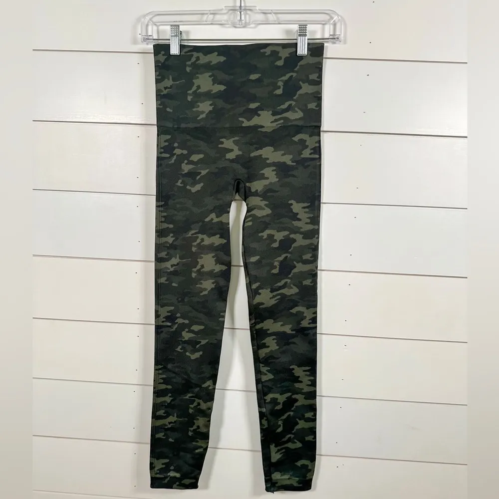 Spanx Seamless Dark Green Camo Leggings, EUC, Size Medium, MSRP $68 - Image 8