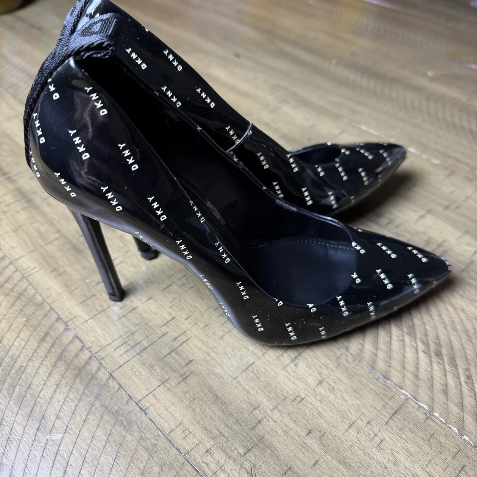 DKNY REEMA Black Patent Leather All Over Logo Stiletto Heels Pumps Women Sz 6.5 - Image 5