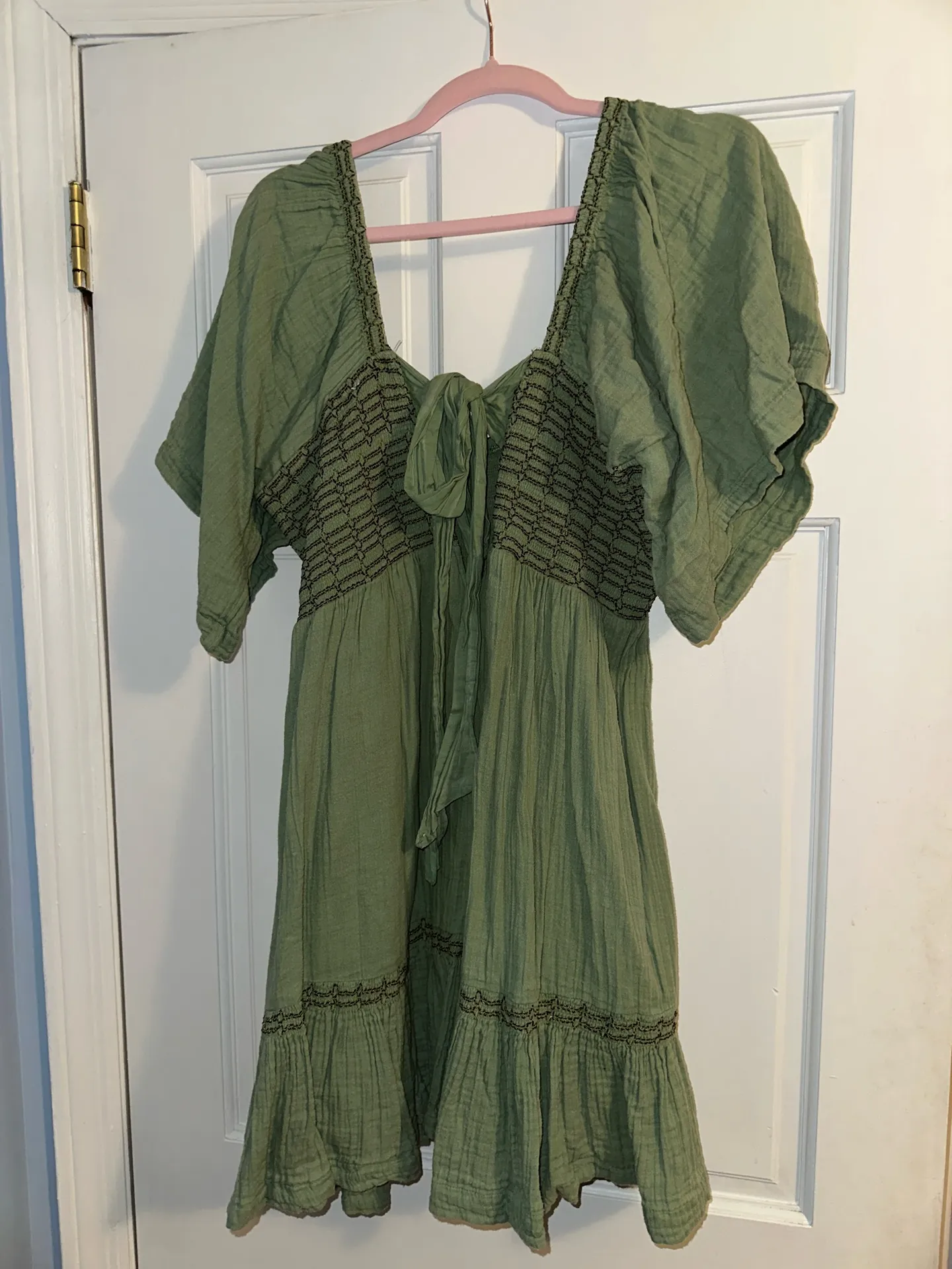 Green smocked puff sleeve dress - Image 4