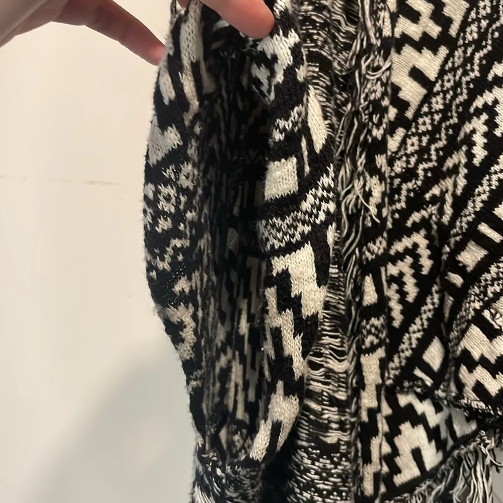 Anthropologie Moth- Black & White Stripe Fringe Oversize Shawl Aztec- Size Small - Image 7