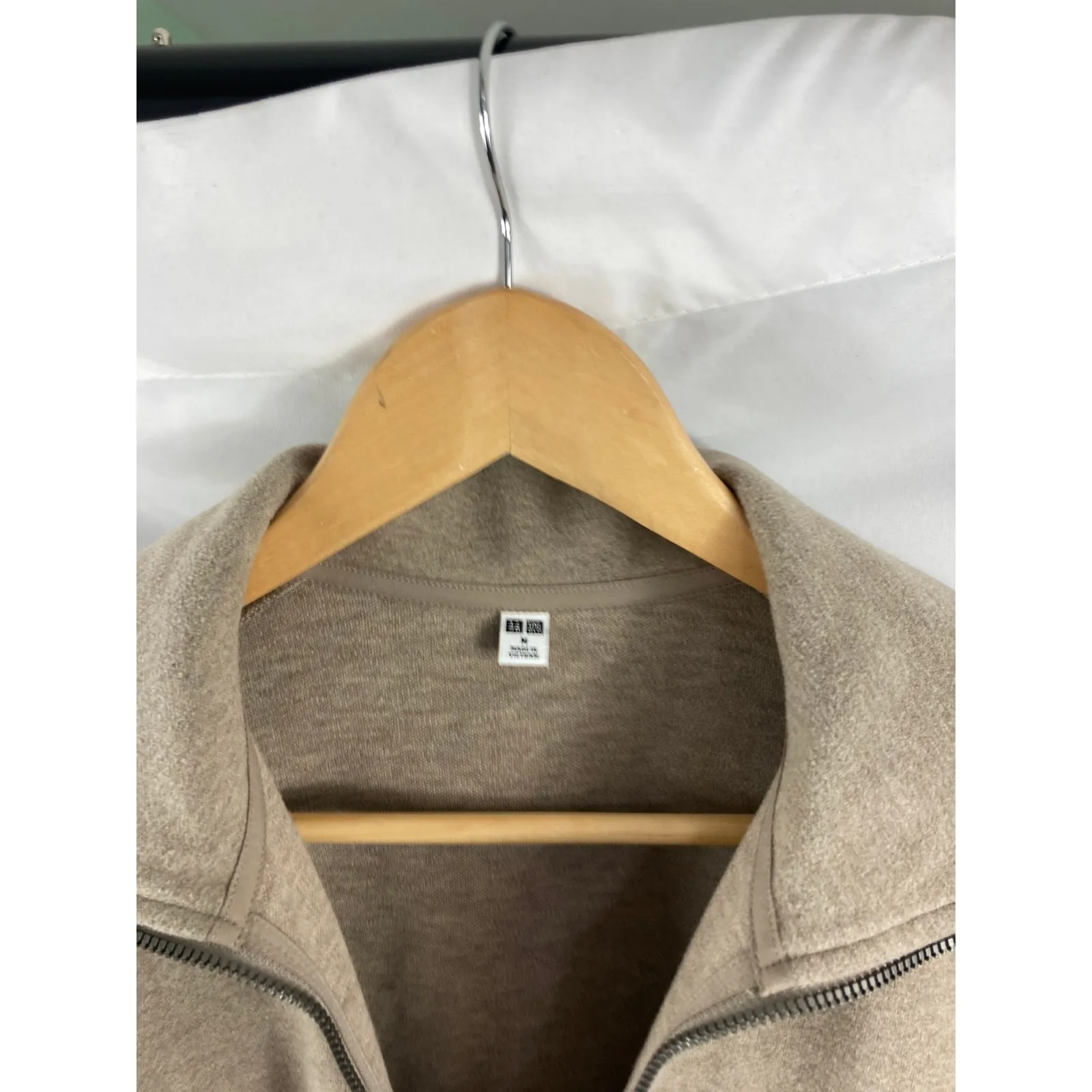 Uniqlo 1/4 Zip Brown Sweater Size Medium - Image 3
