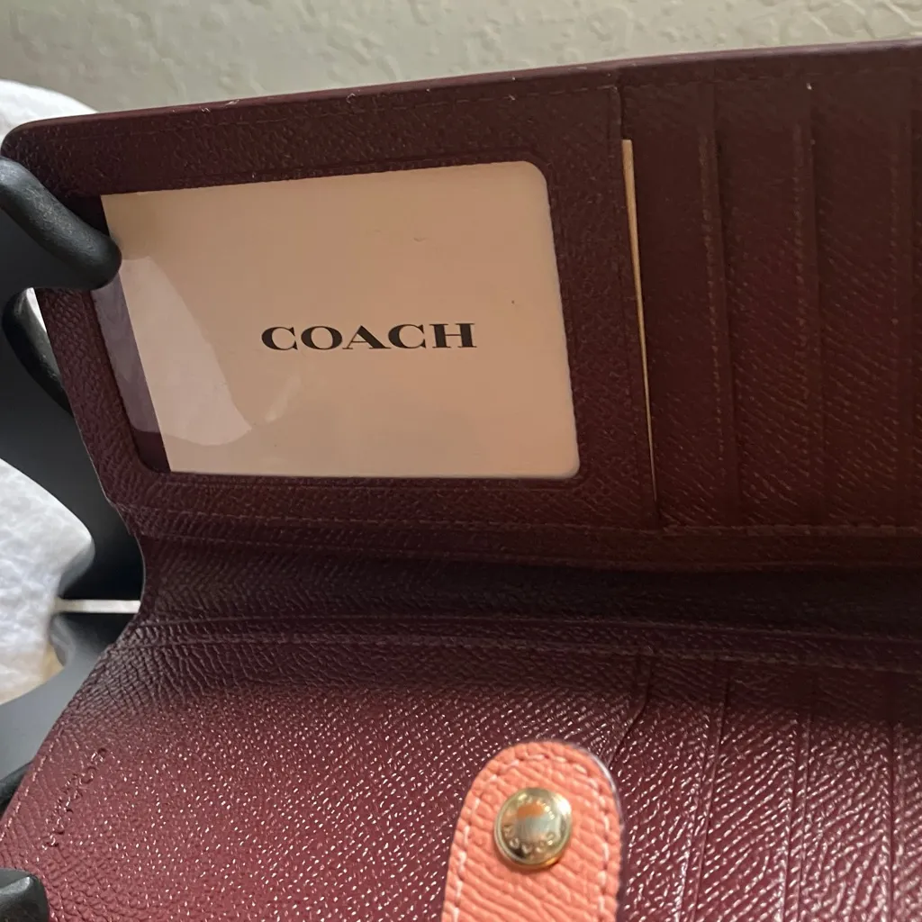 Coach: Coral Bifold Wallet - Image 9