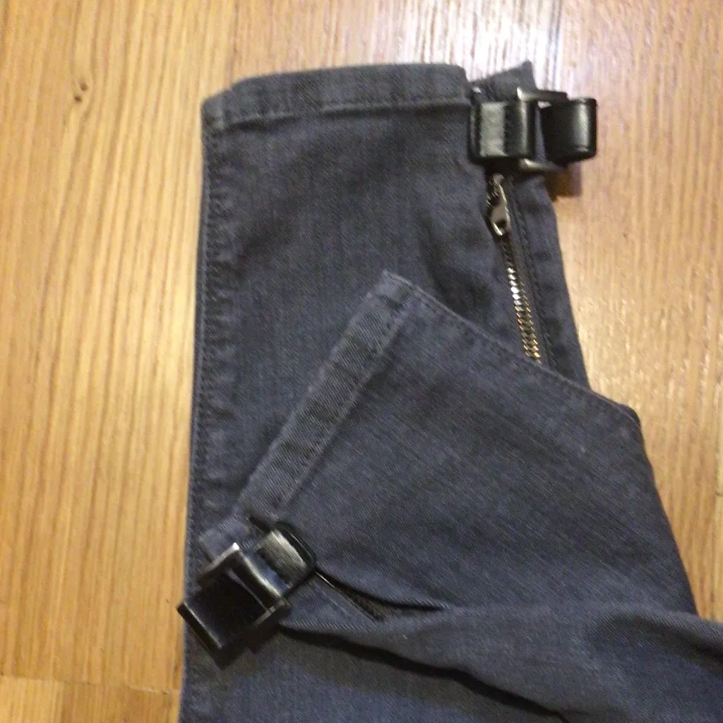 WHBM Classic Rise Skinny Ankle Faux Leather trim jeans in dark gray sz 2 EUC - Image 8