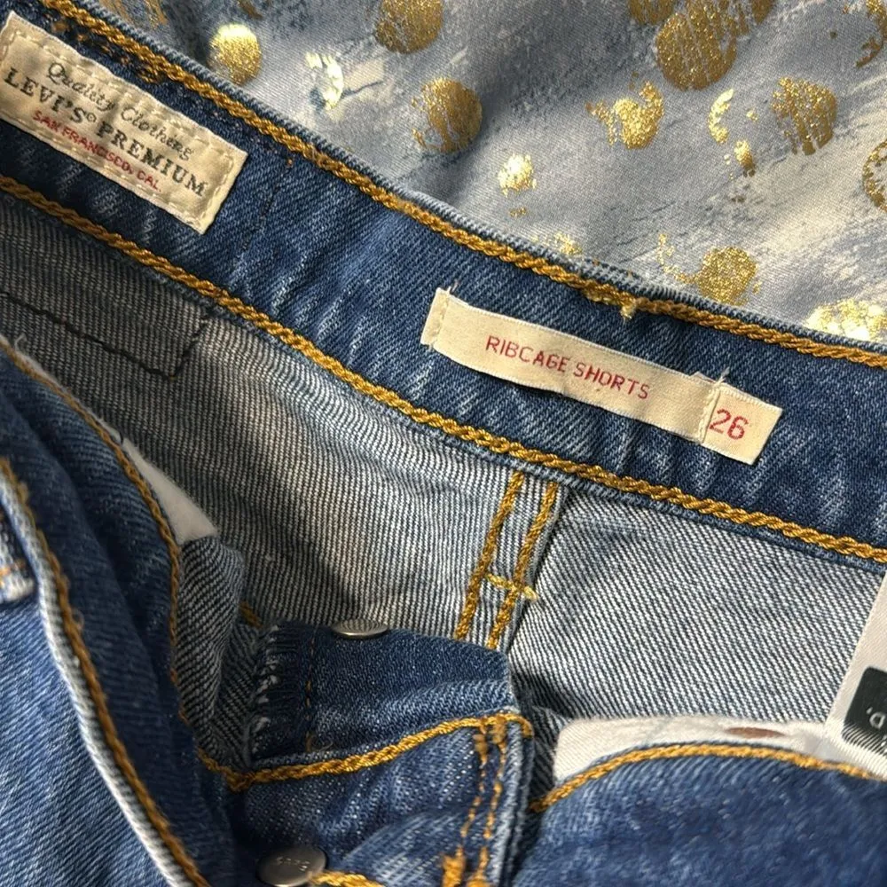 Levi’s ladies cutoff denim ribcage shorts button fly size 26 - Image 10