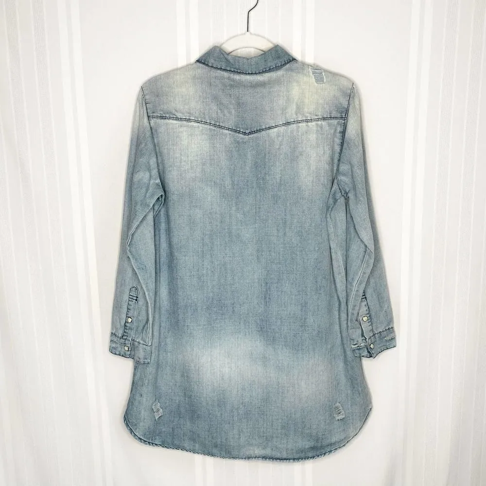 en creme denim Snap Button Down Distressed Acid Wash Chambray Tunic Top Small - Image 10