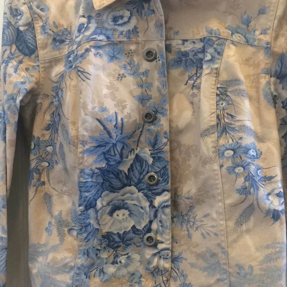 FINAL MARKDOWN LADIES coldwater creek jacket small - Image 2