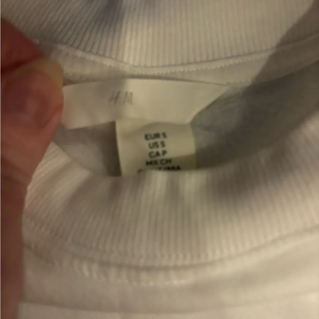 H&M White Crew Neck Oversized Women's Sweatshirt - Image 9