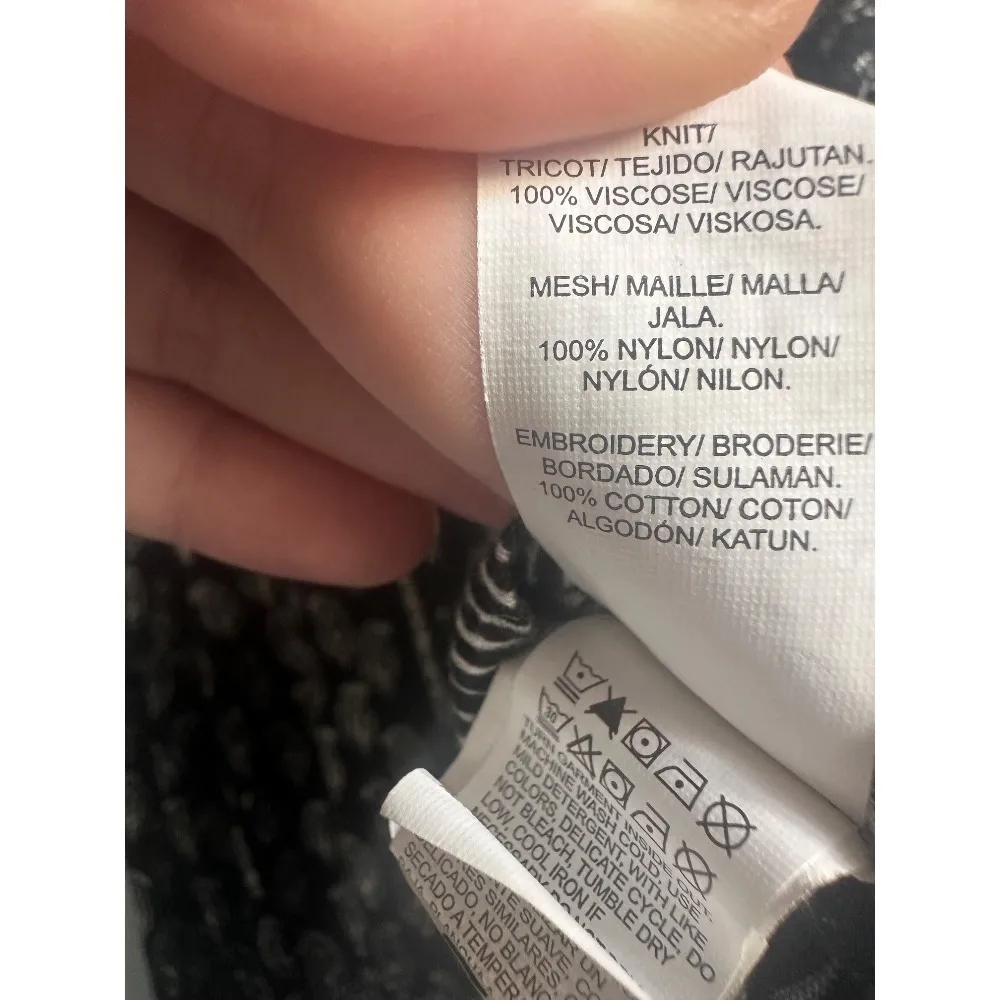 Lucky Brand Black and White VNeck Long Sleeve Tassel Blouse Size M Cold Shoulder - Image 5