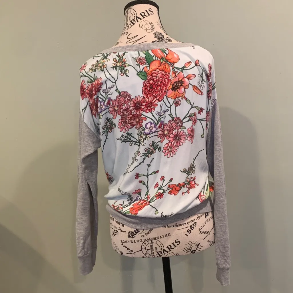 Nine Britton Y2K Style Floral Gray and Baby Blue Women's Small Blouson Top - Image 3