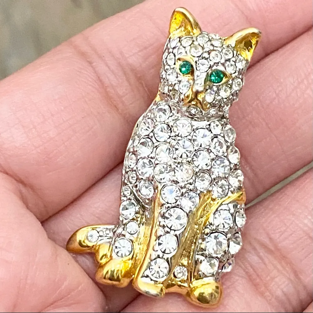Vintage Unsigned Rhinestones Cat Brooch with Green Eyes - Image 4