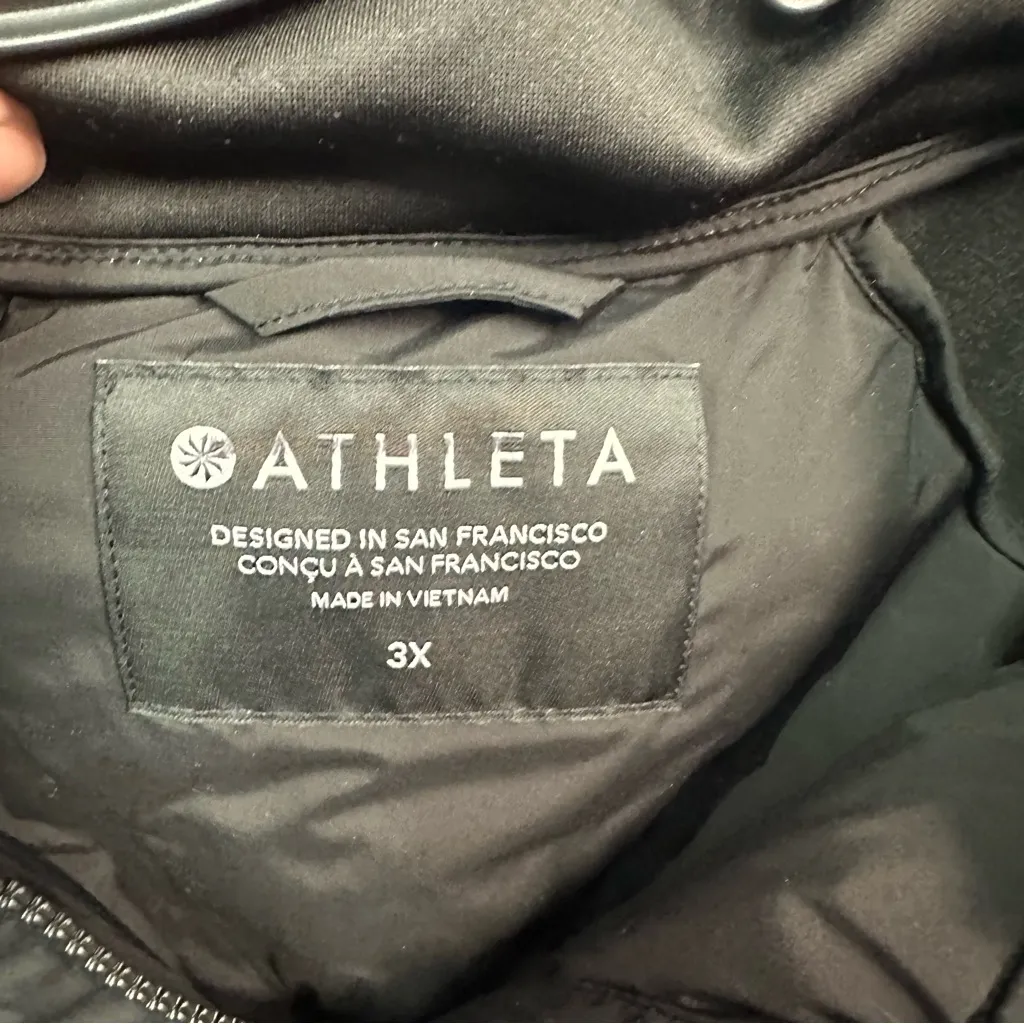 Athleta  Women's Black Puffer Jacket - Image 7