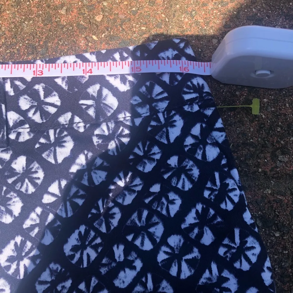 NWOT MICHAEL KORS SHELL PRINT SHORTS - Image 4