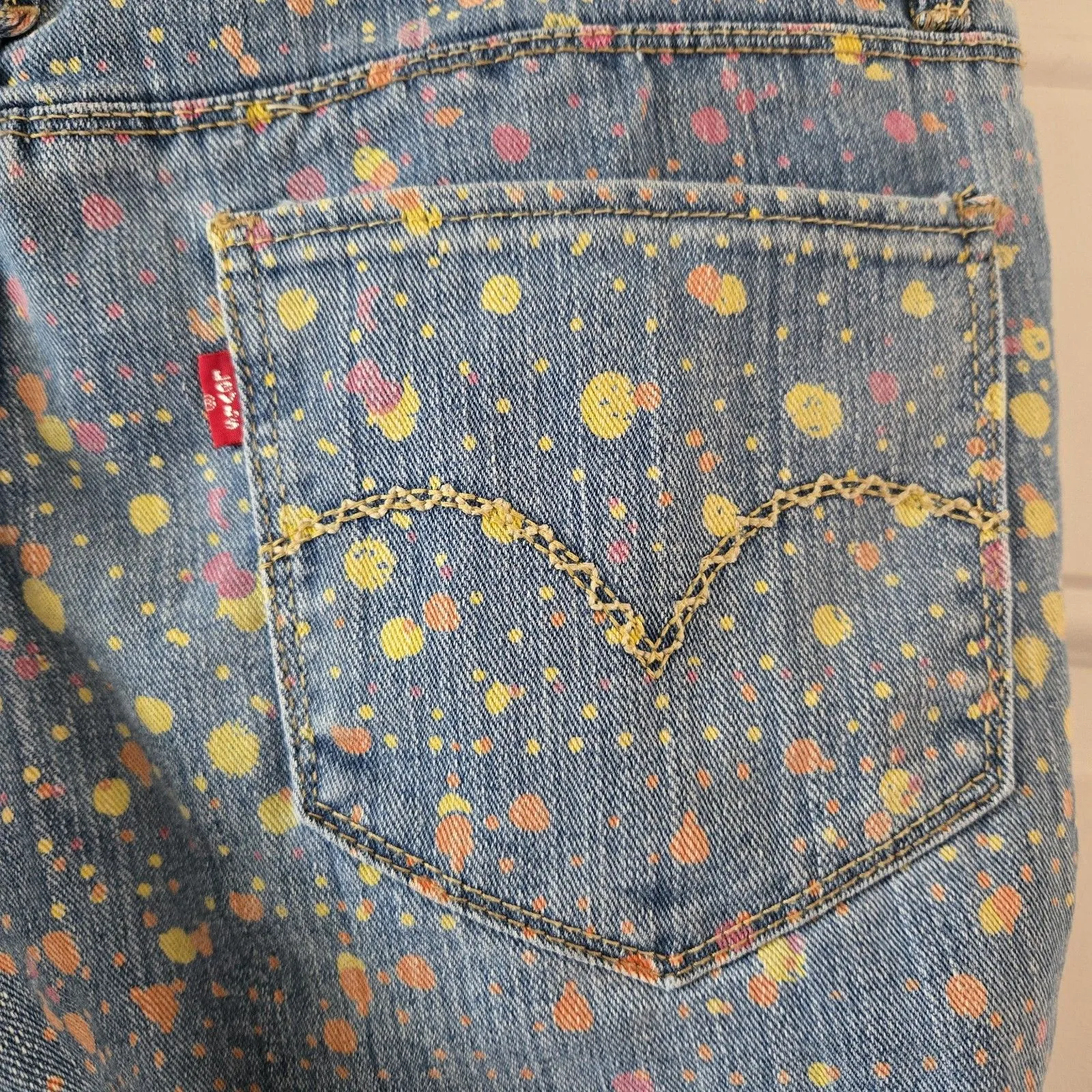 Levi's Jean Shorts Bermuda Size 11 Paint Splatter Embroidered Pockets Grunge Y2K - Image 6