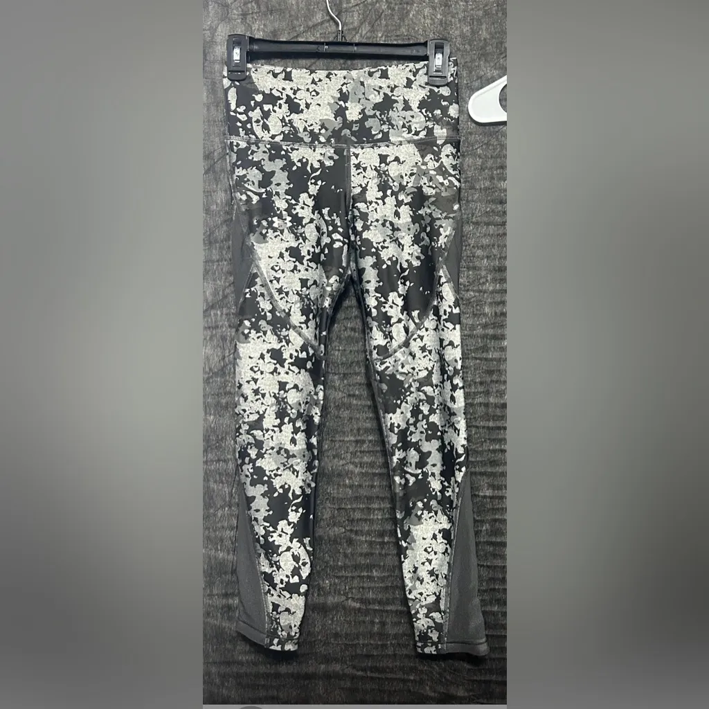 Under Armour HeatGear Compression Leggings Gray Black Camo Small(A231) - Image 4