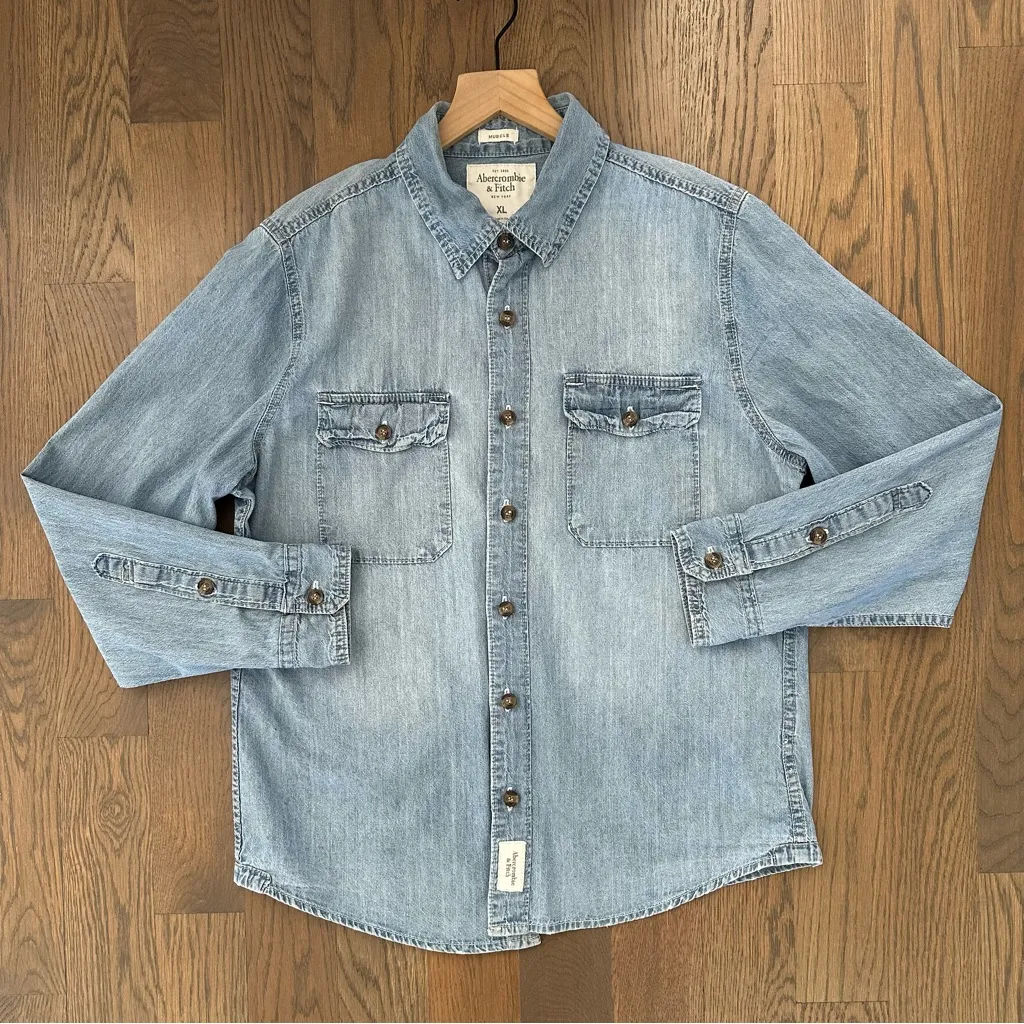 Abercrombie & Fitch Women's Muscle Denim Chambray Button Front Shirt Blue XL - Image 5